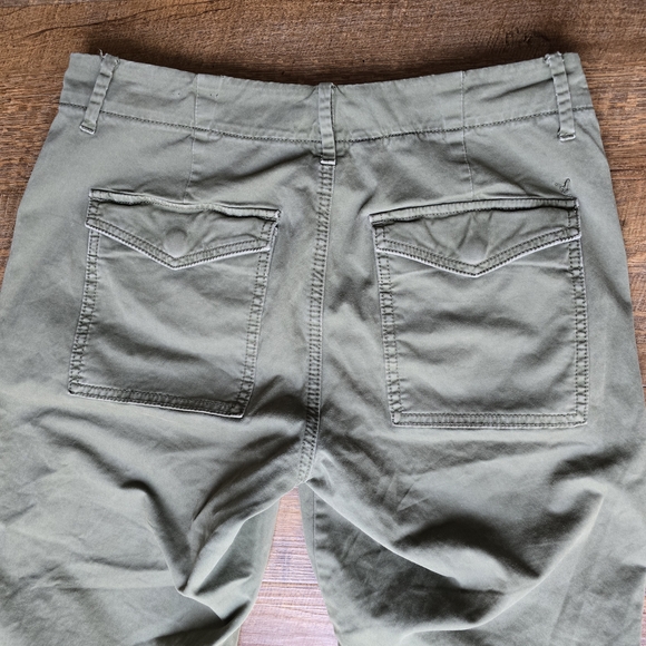 American Eagle Woman's Green Strech Cargo Pants. - Picture 8 of 8